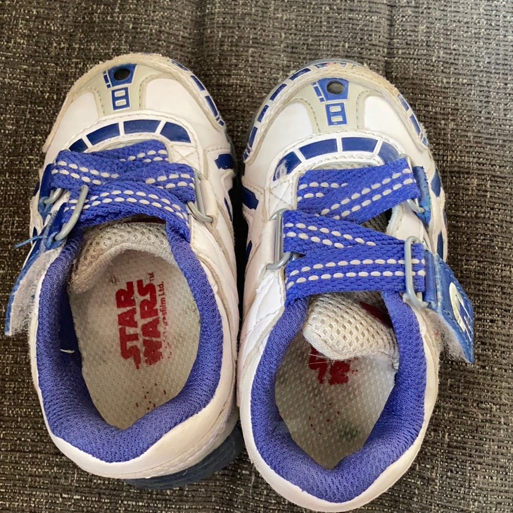 Light Up R2D2 toddler shoes.